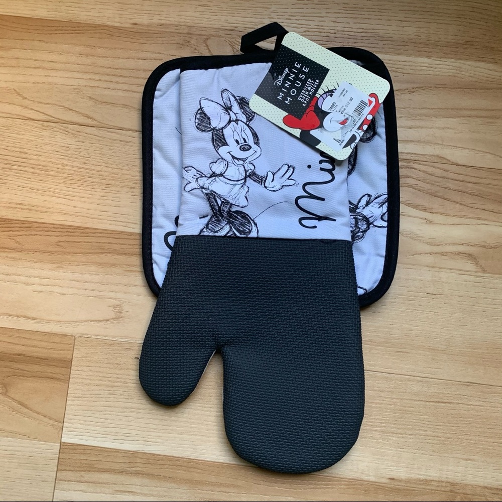 3/$10 Minnie Mouse Oven Mitt and Pot Holder